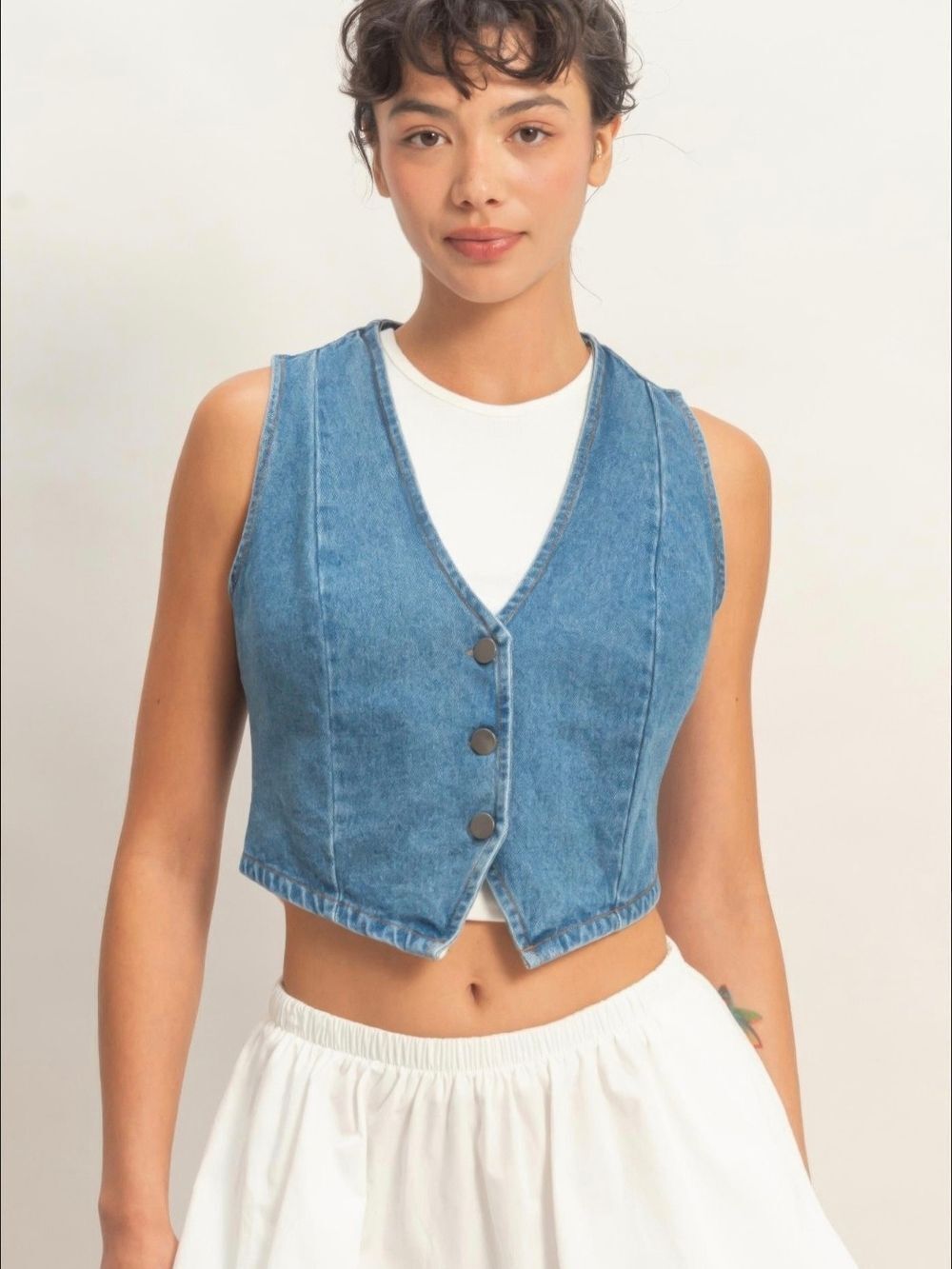 HYFVE Casual Women's Denim V-Neck 3-Button Crop Vest - Blue Size Large